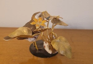 Wren con flores de color dorado en caracol - Imagen 1 de 7