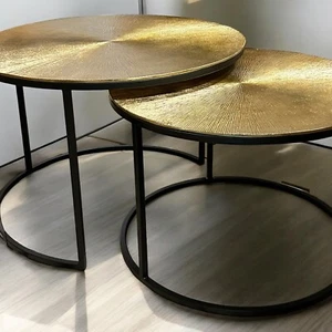 Set mit 2 runden Couchtischen, Metallstruktur, Bronzeplatte von Giner Y Colomer - Bild 1 von 2