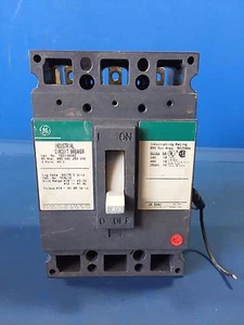 GE TED134040 40A 480V 3P CIRCUIT BREAKER W/SHUNT TRIP - Picture 1 of 7