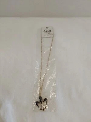 Collar Colgante Flor de Lis Esmalte Negro De Colección con Estrás Sin Níquel y Plomo Foto 1 de 4