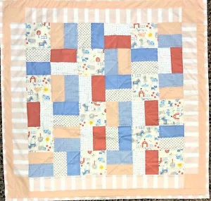 Baby Quilt Jungen Handarbeit Patchwork Krippe Decke 39" x 39" Bauernhoftiere NEU - Bild 1 von 3
