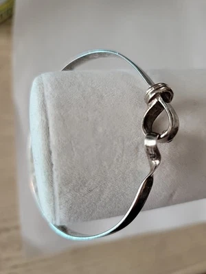 Stunning Sterling Silver Hook Bangle Bracelet~12 Grams - Image 1 of 4
