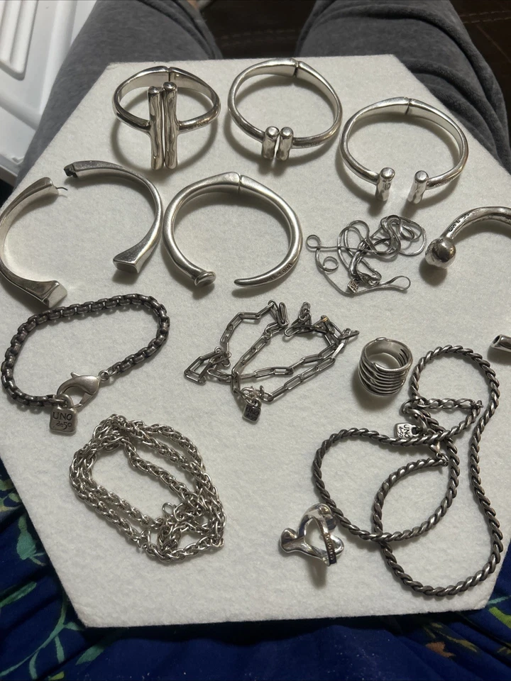 Lot of Uno de 50 Necklaces Bracelet Rings Some Need Repair Selling As Is 13 Pcs - Image 1 of 4