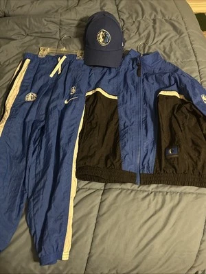 Chicos Dallas Mavericks, Traje de Viento Retro con Sombrero Maverick’s, Niños Jóvenes Mediano Foto 1 de 4