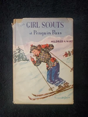 The Girl Scouts At Penguin Pass Mildred A. Wirt Foto 1 de 4