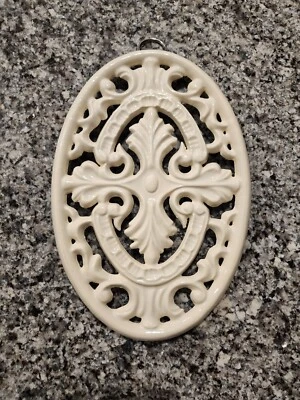 Remache blanco ovalado de hierro fundido con gancho de pared Foto 1 de 4