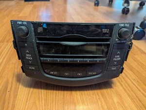 2010-2011 Toyota RAV4 AM FM Radio CD Player Receiver MP3 86120-0r071 OEM - Picture 1 of 3