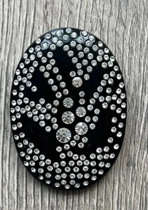 Splendida Spilla Hanae Mori Ovale in Plastica Nera Cristalli Swarovski - Foto 1 di 5