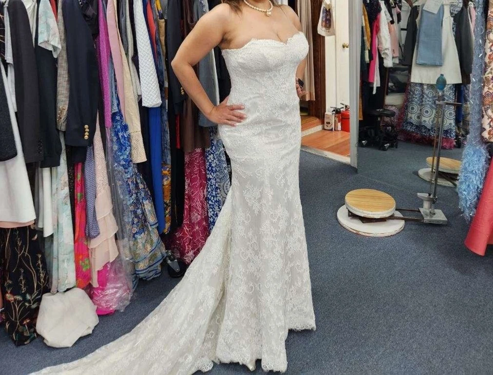 Pnina Tornai "Love" 14399 Size 10 Lace Corset Train Strapless $3,400 Kleinfeld - Image 1 of 4