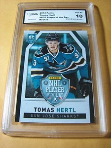 TOMAS HERTL SHARKS 2013 PANNINI GIOCATORE DEL GIORNO ROOKIE RC6 GRADO 10 - Foto 1 di 1