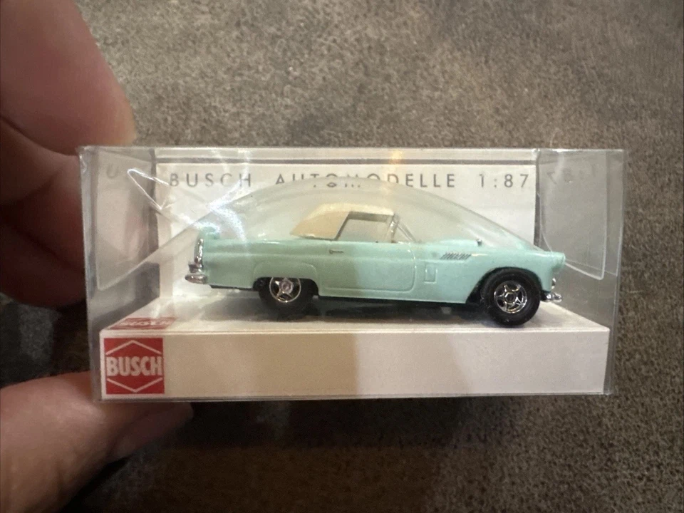 Busch HO Scale 1956 Baby Blue Ford Thunderbird Cabrio Convertible # 45211