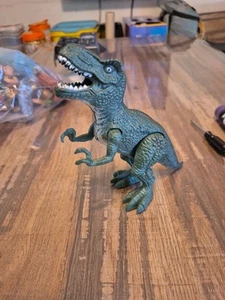 Tyrannosaurus Dinosaurier grün 6’ T Rex schreit, wenn der Arm gezogen wird, braucht neue Batterien - Bild 1 von 11