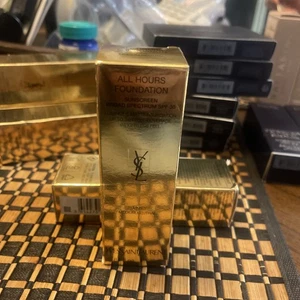 Yves Saint Laurent All Hours Foundation - MN5 Medium Neutral 06/25 - Picture 1 of 2