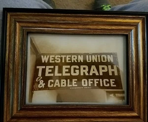 Original Foto eines Western Union Telegraphen & Kabel Büro Schild Sepia getönt - Bild 1 von 3