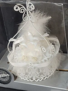 VTG NEW IN BOX WILTON HAPPINESS WHITE CAKE TOPPER DOVES TULLE FLOWERS FEATHERS - Picture 1 of 11