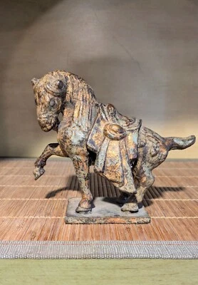 Caballo de guerra estilo dinastía Tang chino vintage Foto 1 de 4