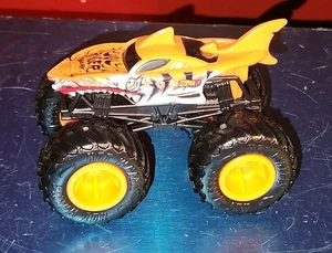 Hot Wheels Tiger Shark Monster Truck Coche de Juguete Mattel 3.75 Pulgadas ¿Error?  Cola en blanco - Imagen 1 de 7