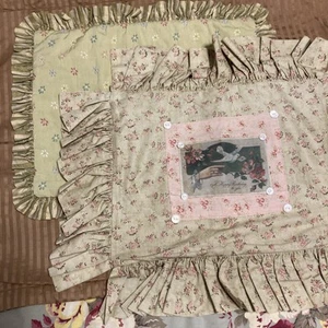 Funda de almohada con imagen victoriana de cumpleaños más funda floral verde volantes (2) - Imagen 1 de 8