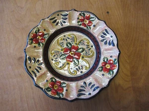 Tabletops SAVINA Salad Plate 9" Red Blue Emobssed 1 ea 3 available - Imagen 1 de 6
