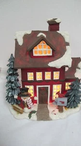 CHRISTMAS RESIN LIGHTED HOUSE VILLAGE HAPPY HOLIDAYS SNOWMAN MAIL BOX TREES - Picture 1 of 6