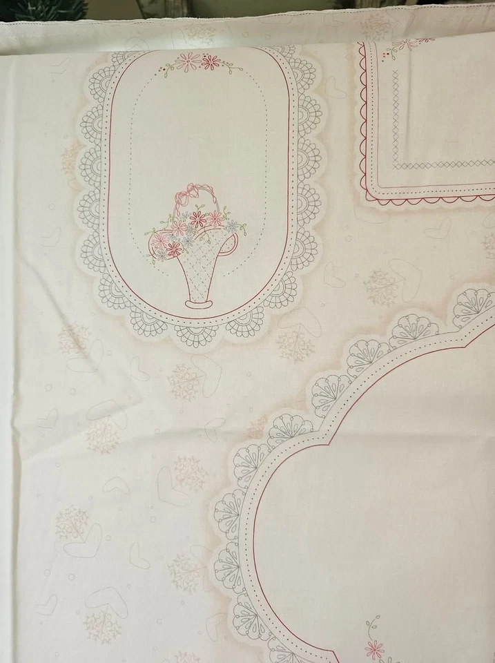 Caja de trabajo de lujo Helen Stubbings abrazos N besos rojo gallo bordado tela de tapete  Foto 1 de 4