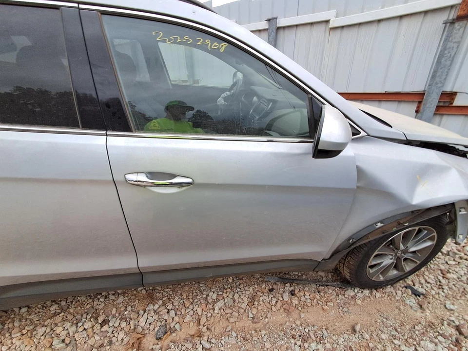 Used Front Right Door Assembly Front fits: 2017 Hyundai Santa fe LWB Front Right Foto 1 de 4