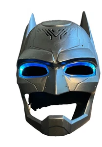 Máscara de ojos brillantes parlantes cambiantes de voz de Batman Mattel DC Comics Halloween - Imagen 1 de 8