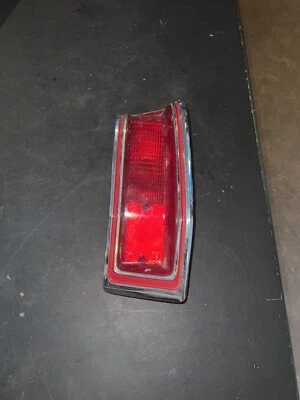 Conjunto de luz trasera lateral de pasajero Plymouth Valiant 1973 3679258 Mopar diestro 74? Foto 1 de 4