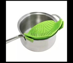 Clip On Silicone Pot Drainer Pan Strainer Pack of 2 Strainers Kitchen Tool UK ✅ - Picture 1 of 7