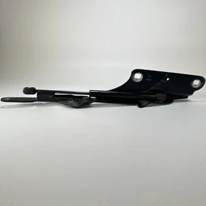 Driver LH Hood Hinge ID: 6W73-16801-AA Fits 1998-2011 Ford Crown Victoria 684046 - Picture 1 of 7