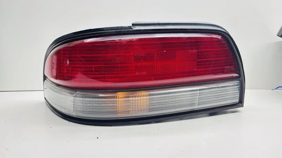 1995-1997 Toyota Avalon Left Driver Lh Side Tail Light Oem O9281 DW - Image 1 of 4