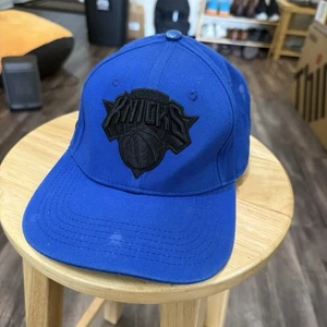 Cappello New York Knicks berretto NBA blu cinturino posteriore professionale standard visiera in pelle NY - Foto 1 di 9