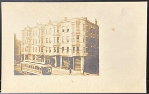 FOTO REAL POSTAL RPPC ~ TROLLEY CAR EN LA CALLE CERCA DE LA TIENDA FISK TIRES - Imagen 1 de 3