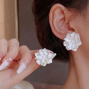 RETRO 1" big WHITE FLOWER EARRINGS non-pierced flowers CLIP ON pearl clips UK - Picture 1 of 8
