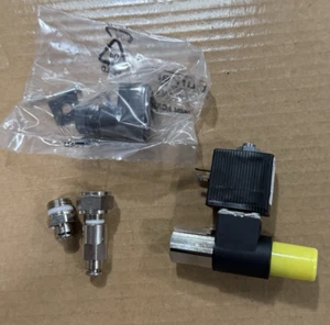 Burkett 24V Directional Pneumatic Solenoid Valve 00427919 - Picture 1 of 4