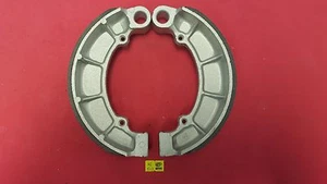 40-513 Emgo HONDA ZAPATOS DE FRENO BICICLETA DE CALLE 320 ZAPATOS TRASEROS SIN RANURAS - Imagen 1 de 2