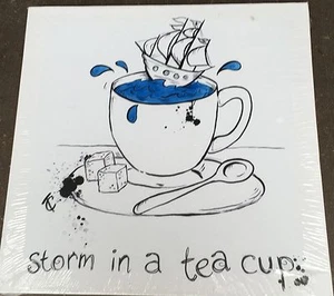 Storm In A Teacup 15" x 15" lona clásica sobre un marco de camilla de madera - Imagen 1 de 1