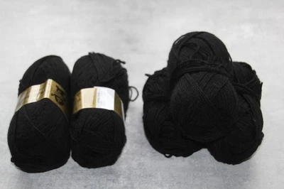 200 g  Woll Butt  Versaille schwarz, weiche Wolle, lässt sich gut verstricken - Bild 1 von 2