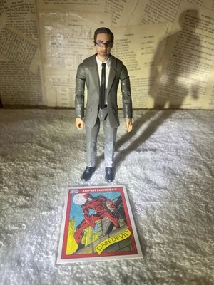 Figura de Matt Murdock Daredevil de Marvel Legends y tarjeta de Marvel Daredevil 1990 Foto 1 de 4