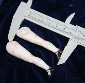 Antique porcelain legs for all bisque mignonette doll 2 1/2" - 64mm Kestner - Picture 1 of 6