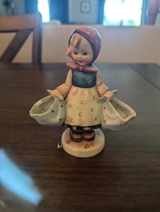 REPAIRED GOEBEL HUMMEL #175 "MOTHER'S DARLING" Germany 5 3/4" FIGURINE - Picture 1 of 12