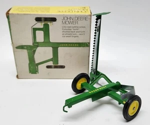 Vintage John Deere Sickle Bar Mower With Ice Cream Box By Ertl 1/16 Scale - Picture 1 of 17