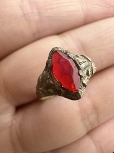 Anillo vintage de latón piedra roja talla 2,75 - Imagen 1 de 5