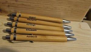 Pluma Personalizada Maestro Madera Papá Mamá Padre Madre Abuelo Niñera Regalo - Imagen 1 de 2