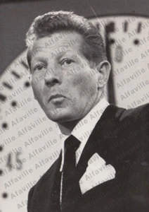 Danny Kaye alla TV italiana. Foto originale con didascalia nel retro. Cm. 24 x18 - Imagen 1 de 3