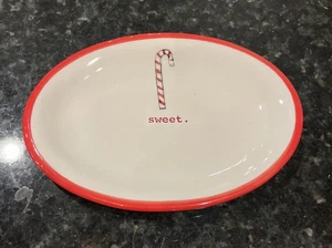 "Plato aperitivo Rae Dunn SWEET caña de caramelo 8"" borde rojo ovalado borde Navidad" - Imagen 1 de 7