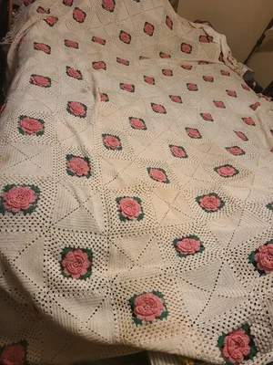 Colcha de ganchillo de colección King crema rosa flores Cottagecore Granny Chic Foto 1 de 4