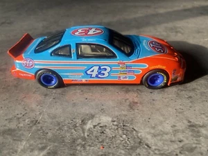 HOT WHEELS  PRO RACING JOHN ANDRETTI  #43 STP 1:43 Pontiac Grand Prix Nascar - Picture 1 of 5