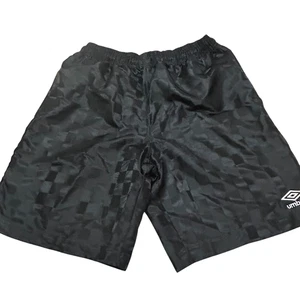 Umbro Schachbrettmuster Shorts Herren M schwarz Satin Fußball Kordelzug glänzend - Bild 1 von 8