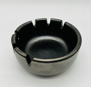 Pistola de ceniceros Heath Pottery 6 ranuras gris metal bandeja de ceniza iridiscente MCM EE. UU. de colección - Imagen 1 de 7